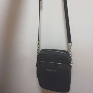 MK Jet Set Travel Medium Logo Crossbody Bag